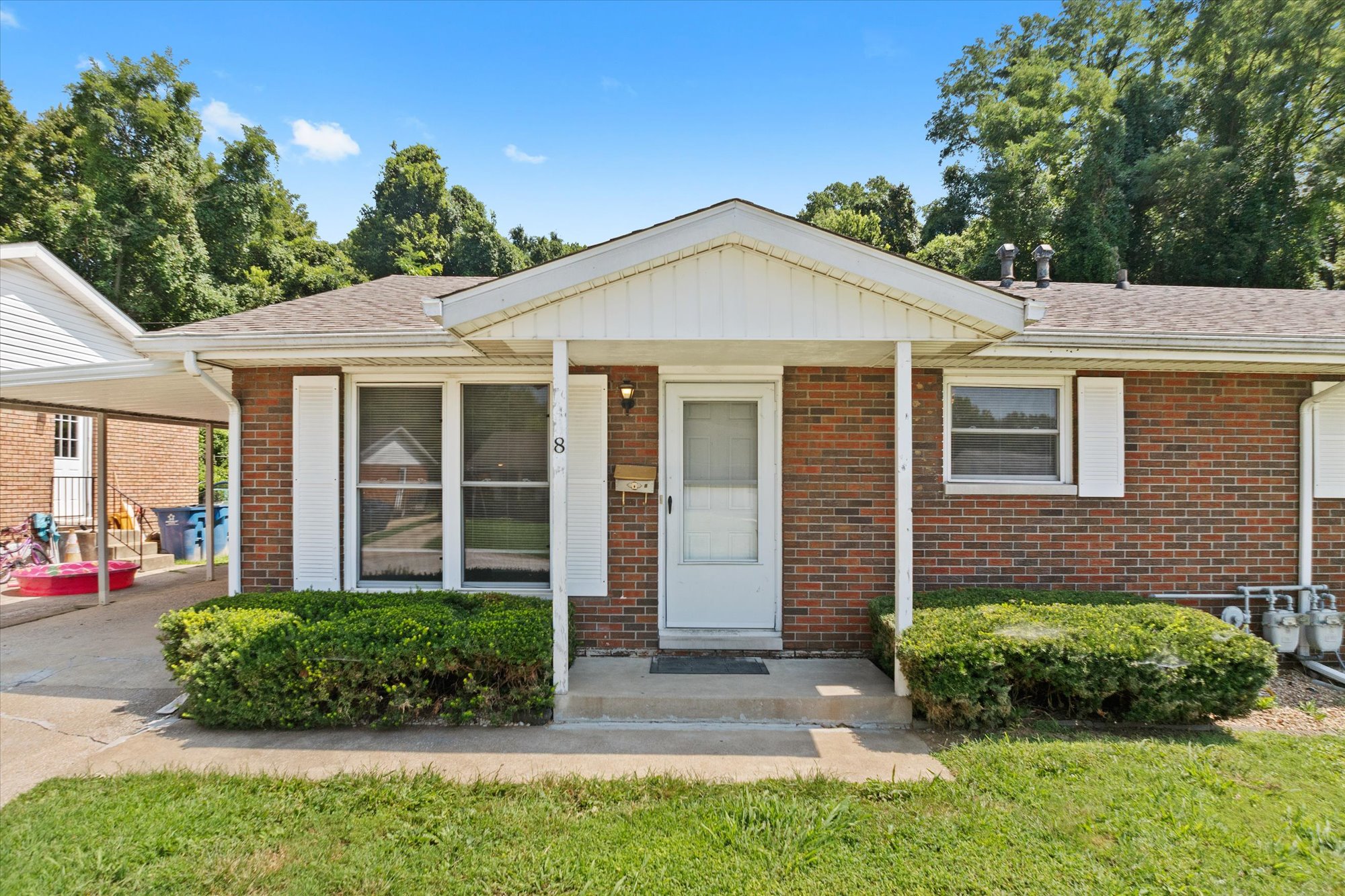 8 Manor Drive